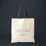 Bolsa Tote Nome personalizado do roteiro dama de honra à moda<br><div class="desc">Estes na moda e sacola minimalista caracterizam a "matrona da honra" em um roteiro mão-indicado por letras moderno do estilo. Personalize o nome usando o campo do modelo.</div>