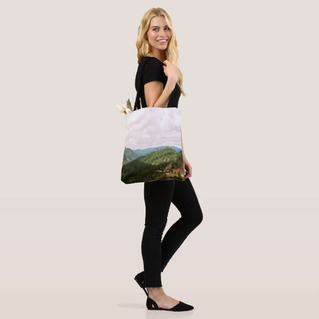 Bolsa Tote Nuvens sobre o Vale... (No(a) Modelo)