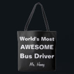 Bolsa Tote O condutor de autocarro o mais impressionante do<br><div class="desc">A sacola tomada partido dobro personalizada do mundo o condutor de autocarro o mais impressionante. Projete em ambos os lados, fundo preto com pia batismal branca. Personalize às cores do texto ou do fundo da mudança. O texto simples lê do "o condutor de autocarro o mais impressionante mundo" com sala...</div>