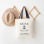 Bolsa Tote O dia do mar | Férias Familiares Personalizadas<br><div class="desc">Ahoy! Coloque a vela com o nosso design náutico náutico com "Mares o dia", em marinho, com letras azuis a curvar em torno da ilustração da âncora de um navio. Personalize com seu nome de família e/ou tipo de evento, e a data e o destino abaixo, para criar uma lembrança...</div>