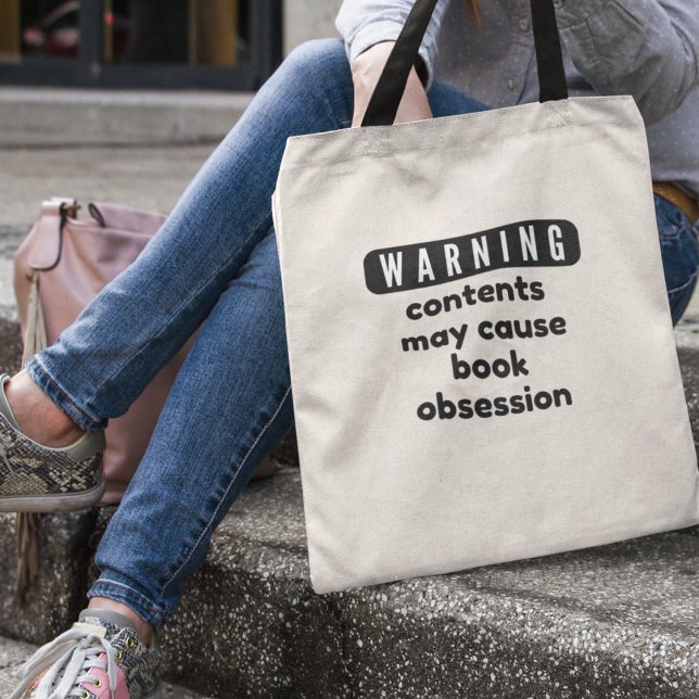 Bolsa Tote O Livro de Aviso Obsessão Livro Amplia o Presente  (Shop now and proudly flaunt your book obsession!)