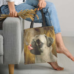 Bolsa Tote O Pug, A Borboleta e o Universo<br><div class="desc">O Pug, A Borboleta e o Saco de Tota do Cachorro Universo - Temos de admitir que este é um dos nossos produtos favoritos. Aqui nós apresentamos uma bolsa de tote muito criativa com um adorável cachorro-voador contemplando um vasto universo amarelo com suas estrelas e uma lua de cheio enquanto...</div>
