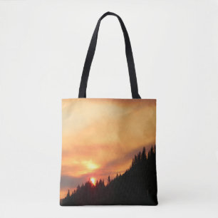 Bolsa Tote O Sunset Fumaça sobre as montanhas...