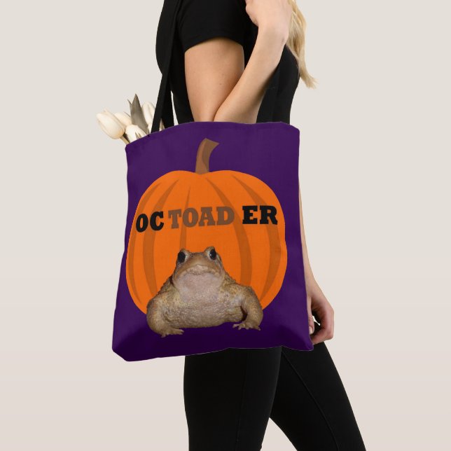 Bolsa Tote Octoader Halloween Pun With Toad Holiday Fun (Close Up)
