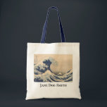 Bolsa Tote Onda de Excelente Hokusai Personalizada<br><div class="desc">Esta na moda,  bolsa personalizada de tote é a declaração de moda artística perfeita (mas barato). Apresenta uma reprodução de "A onda do Excelente de Kanagawa" por Katsushika Hokusai (1829-33,  impressão no Rijksmuseum,  Amsterdã; no dominio público). Para adicionar seu nome,  clique em "Personalizar este modelo".</div>