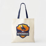 Bolsa Tote Orgulho Estatal | Wyoming<br><div class="desc">Anderson Design Group é uma ilustração e design de prêmio vencedora em Nashville,  Tennessee. O fundador Joel Anderson dirige uma equipe de artistas talentosos para criar a arte original da poster,  que se parece com impressões clássicos de propaganda desde a 1920 até os anos 60.</div>