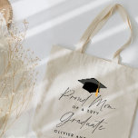 Bolsa Tote Orgulhosa mãe de uma classe de formando de 20YY Sw<br><div class="desc">Orgulhosa mãe de uma classe de 20YY formando elegante guião moderna a favor da bolsa de presentes.</div>