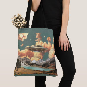 Bolsa Tote OVNI Surreal Acima do Lago da Montanha com Planeta