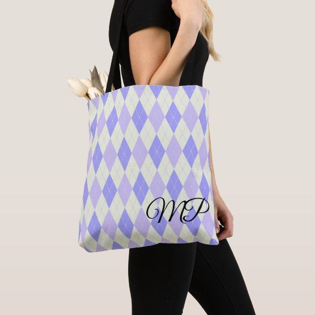 Bolsa Tote Padrão Argyle Verde Claro e Tons de Roxo (Close Up)