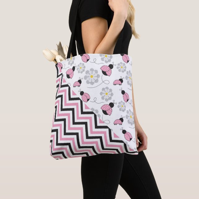 Bolsa Tote Padrão de Ladybug Rosa (Close Up)