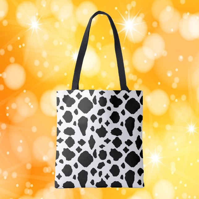 Bolsa Tote Padrão de Vaca Preto e Branco (A tote bag with a black and white cow pattern)