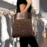 Bolsa Tote Padrão fabuloso de aniversário do leopardo castanh<br><div class="desc">Um presente de aniversário elegante, glamouroso e feminino do 50º (ou qualquer idade). Com um padrão-leopardo castanho, ouro e preto, decorado com confete de ouro. Personalize e adicione seu nome e letra monográfica. Com o texto: 50 & Fabuloso (x2) Uma banda colorida em bronze falso. Letras pretas e marrons. O...</div>