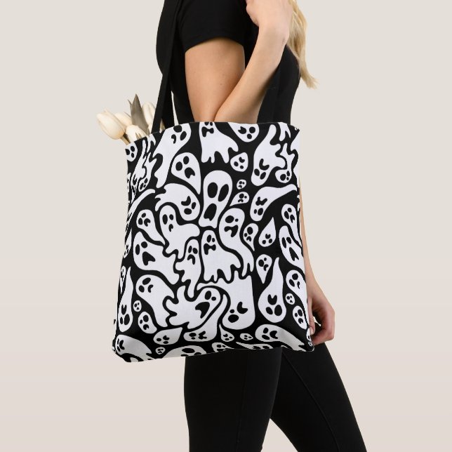Bolsa Tote Padrão Fantasma Preto E Branco (Close Up)
