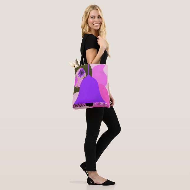 Bolsa Tote Padrão Floral Roxo Vibrante (No(a) Modelo)