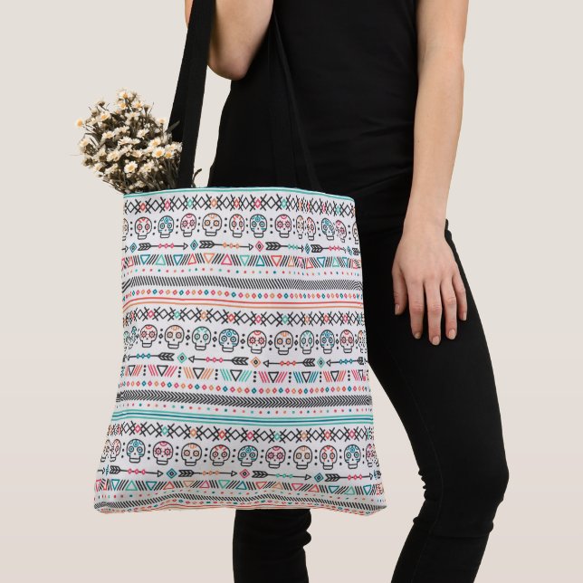Bolsa Tote Padrão Tribal Retro da Moda com Caveiras (Close Up)