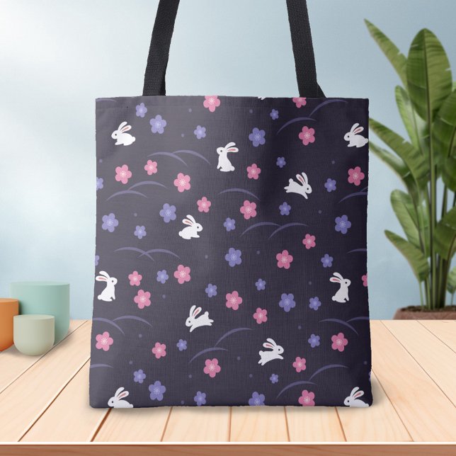 Bolsa Tote Padrões de coelhos e flores brancos, bonitos (Criador carregado)