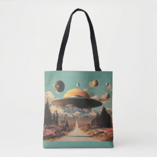 Bolsa Tote Paisagem Surreal com Estrada, OVNI e Saturno