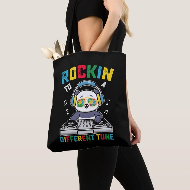 Bolsa Tote Panda de conscientização sobre autismo tocando uma (Close Up)