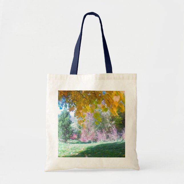 Bolsa Tote Parece Primavera, mas é outono (Frente)