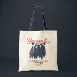 Bolsa Tote Parque Nacional do Yosemite Grizzly Bear Californi<br><div class="desc">Pronto para embarcar na sua aventura ao ar livre? Esta camiseta do Parque Nacional Yosemite é uma escolha perfeita. Com um urso negro ousado e paisagem florestal cênica, esta camisa vai inspirá-lo a explorar e abraçar a natureza. Solte seu explorador interno e não perca essa chance de trazer a natureza...</div>
