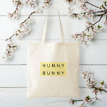 Bolsa Tote Páscoa "Hunny Bunny" de Pastel amarelo<br><div class="desc">Carregar o espírito de Páscoa em todo lugar com este Saco de Tote de Páscoa "Hunny Bunny". Apresentando um belo design de coelho e matizes amarelo-pastel macio, este bolsa é perfeito para caçar ovos de Páscoa, comprar primaveras ou dotar. Produzido a partir de tecido durável, é reutilizável e na moda,...</div>