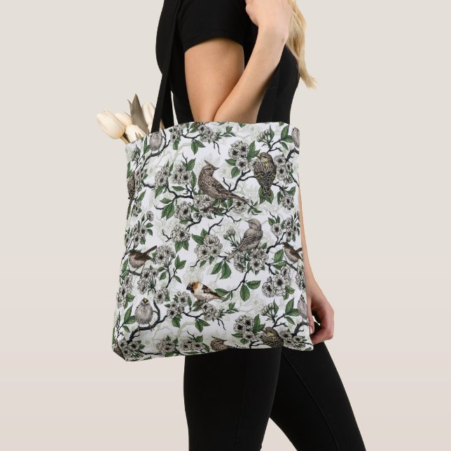 Bolsa Tote Pássaros e flor de cerejeira em branco (Close Up)