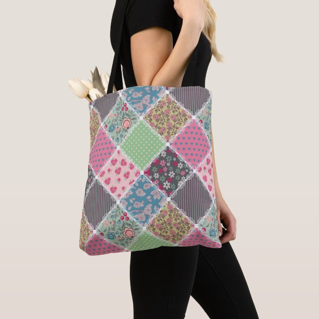 Bolsa Tote Pastel Floral Quilt Squares (Close Up)