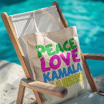 Bolsa Tote Peace Love Kamala Harris<br><div class="desc">Fofo de tote Kamala Harris para um democrata progressista que ama designs políticos coloridos e divertidos. Votem em Kamala para presidente nas eleições de 2024. Um design liberal divertido em cores brilhantes.</div>