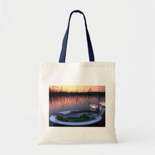 Bolsa Tote Peixe fresco captura em prato com vegetais