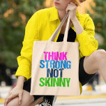 Bolsa Tote Pense Forte, Não Uma Malhação Inspiradora Magra<br><div class="desc">Pense Forte, Não Magra. Uma recuperação de anorexia cita um presente para recuperar anorexias aprendendo a amar seu belo corpo e a se aceitar. Imagem corporal é tão importante. Seja um guerreiro. Há mais na vida do que ser magra, então viva. Um legal design positivo para alguém na construção de...</div>