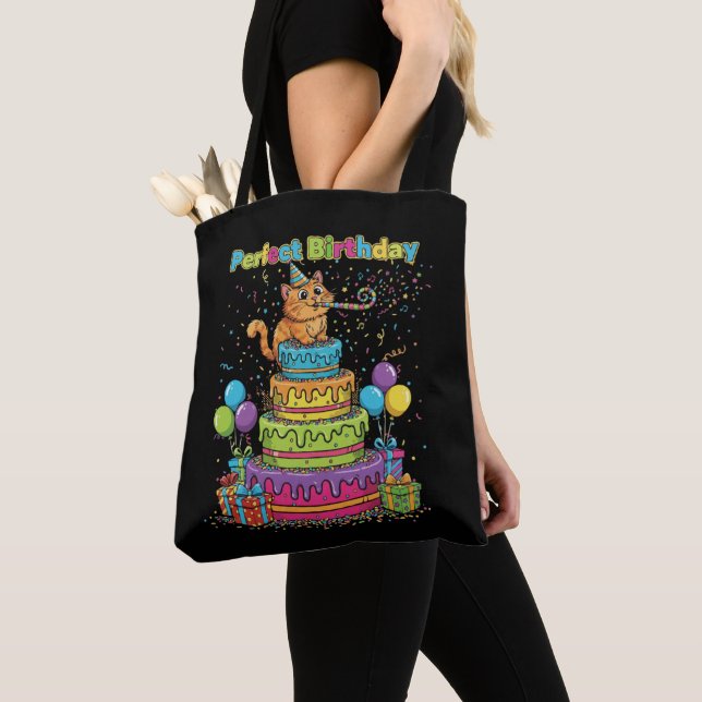 Bolsa Tote Perfect Birthday Cute Cartoon Cat on Rainbow Cake  (Close Up)
