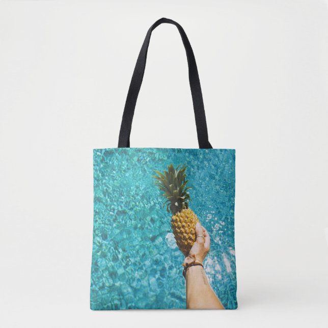 Bolsa Tote Person holding yellow pineapple (Frente)