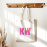 Bolsa Tote Personalizado com Monograma de Sombra Rosa Moderno<br><div class="desc">Carregue seus pertences com estilo nesta Bolsa de Mão com Monograma de Sombra Rosa Vermelho Moderno. O design de monograma ousado em rosa e vermelho adiciona um toque personalizado e contemporâneo ao seu visual diário. Espaçosa e elegante, esta bolsa é perfeita para compras, viagens ou tarefas diárias com um charme...</div>