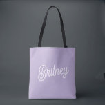 Bolsa Tote Personalizado Monograma Nome Lavanda Roxo Chic<br><div class="desc">Apresentamos nossa Bolsa Tote Personalizada Chic Lavanda Roxa com Nome Monogramado, um acessório elegante e prático projetado para fazer uma declaração. Esta bolsa tote elegante apresenta uma tonalidade roxa lavanda suave e é personalizada com seu monograma e nome, adicionando um toque pessoal aos seus itens essenciais do dia a dia....</div>