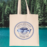 Bolsa Tote Pesca Familiar Personalizada Trilha Azul Lago Pesc<br><div class="desc">Personalize esta viagem de pesca da família para o seu pai e irmãos antes de ir ao lago pescar este verão. Um design de pescador azul-marinheiro legal e marinho com um baixo-boca aberto e seu texto ou sobrenome personalizado.</div>