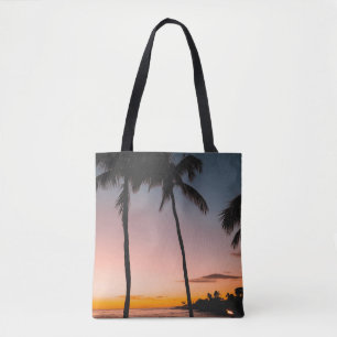 Bolsa Tote Pessoas na praia perto do mar