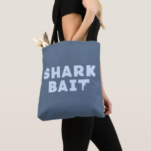 Bolsa Tote Piada de surfe azul engraçado com baita de tubarão