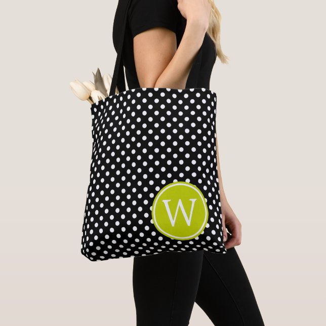 Bolsa Tote Ponto Preto e Branco com Monograma Verde Lima (Close Up)