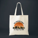 Bolsa Tote Pôr do Sol Personalizado na Las Vegas Strip Férias<br><div class="desc">Bolsas tote personalizadas com a silhueta de Las Vegas ao pôr do sol para as férias em família ou viagem de despedida de solteiro na cidade das luzes. Aposte do nascer ao pôr do sol nesta cidade e lembre-se disso com este souvenir de recordação.</div>