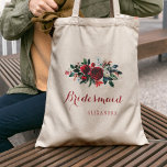 Bolsa Tote Porta-casamento no inverno de pénia vermelha<br><div class="desc">Mala de tote, na moda de casamento floral elegante e russa, criada / madrinha de casamento / flor, com uma burgundy vermelha e peonias brancas, buquê de inverno com galhos sazonais de pinheiros verdes, bagos vermelhos e folhagem e o seu texto personalizado. Preencha suas informações nos pontos, Você pode optar...</div>