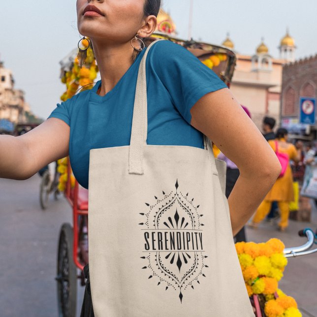 Bolsa Tote Presente com Estilo Boho Inspirado na Serendipidad (Experience serendipity in every step with this unique tote bag!)