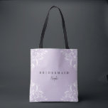 Bolsa Tote Presente de Bridesmaid de Lavanda de Vintage<br><div class="desc">Ideia de presentes da Bridesmaid: esta lavanda / lilac / leve, sacola de tote da dama da dama de honra é o presente perfeito para a sua festa noiva! O design apresenta um design de cantos vintage em lavanda / lilás / roxo claro. Tem a palavra "Bridesmaid" na frente com...</div>