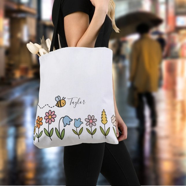 Bolsa Tote Presente Personalizado Abelha e Flores Coloridas (Bee and Colorful Flowers Personalized Gift Tote Bag
by Ricaso. Add own text to this cute bag)