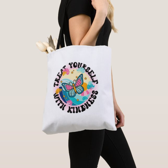 Bolsa Tote print with the phrase treat yourself with kindness (Close Up)