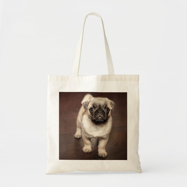 Bolsa Tote Pug Puppy no chão de madeira polida (Frente)