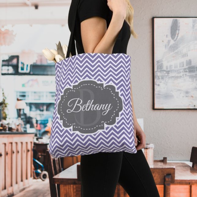 Bolsa Tote Púrpura Chevron Personalizada (Purple Chevron Personalized Tote Bag)