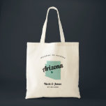 Bolsa Tote Qualquer Saco De Boas-Vindas De Arizona De Cor,<br><div class="desc">Saco de presentes de boas-vindas para convidados fora da cidade para o seu casamento, com imagem de Arizona. Você pode editar as cores de qualquer parte desta design, assim como mover o coração para o local do seu casamento. Para alterar as cores, clique em personalizar e, em seguida, "editar usando...</div>
