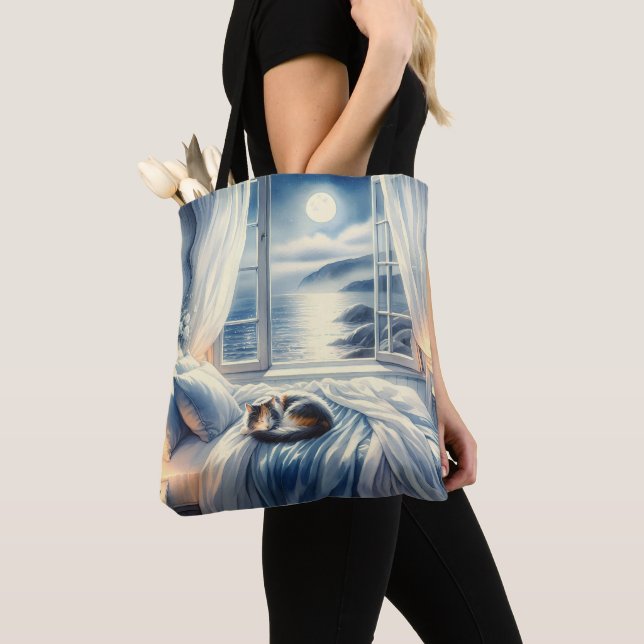 Bolsa Tote Quarto Costeiro ao Luar com Gato Adormecido (Close Up)