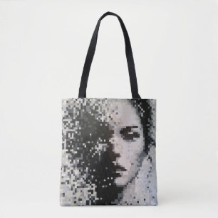 Bolsa Tote Retrato pixelizado abstrato em tons de cinza com b