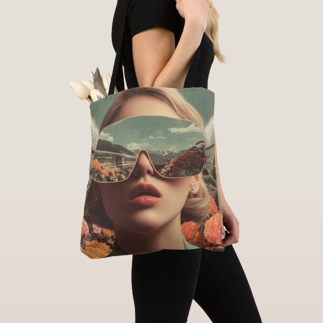 Bolsa Tote Retrato Surreal com Óculos de Sol Refletindo Flor (Close Up)